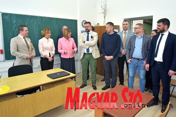 A tornyosi Tömörkény István Általános Iskola régi épületszárnyának felújítását a tartomány támogatta (Fotó: Gergely Árpád felvétele) A tornyosi Tömörkény István Általános Iskola régi épületszárnyának felújítását a tartomány támogatta (Fotó: Gergely Árpád felvétele)