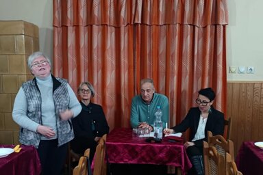 György Mária, az irodalmi csoporttal kapcsolatos nehézségeket, lehetőségeket ecsetelte (Fotó: Csernicsek József)