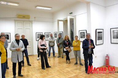 A megnyitón idősek és fiatalok is megjelentek (Fotó: Paraczky László)