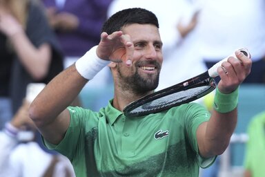 Novak Đoković a második szettet csak szoros csatában nyerte meg (Fotó: Beta/AP)