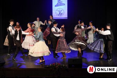 A Rizgetős táncegyüttes fellépése az ünnepi műsoron (Fotó: Lakatos János felvétele)