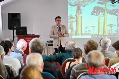 Dr. Csorba Csaba a konferencia megnyitóján (Fotó: Molnár Edvárd felvétele)
