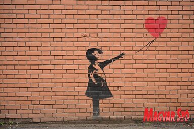 A híres Banksy-alkotás egy szabadkai falon (Fotó: Molnár Edvárd)