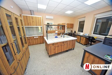 A legmodernebb felszerelésnek köszönhetően gyors és biztos eredményeket kapnak a borászok (Fotó: Gergely Árpád)