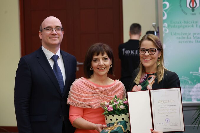 Dr. Maruzsa Zoltán államtitkár, De Negri Ibolya, az ÉMPE elnöke és dr. Balatoni Katalin helyettes államtitkár (Facebook ÉMPE) Dr. Maruzsa Zoltán államtitkár, De Negri Ibolya, az ÉMPE elnöke és dr. Balatoni Katalin helyettes államtitkár (Facebook ÉMPE)
