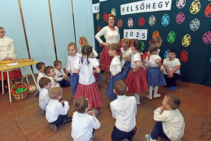 A felsőhegyi óvodások tavaszi dalocskákkal készültek a fellépésükre (Gergely Árpád felvétele) A felsőhegyi óvodások tavaszi dalocskákkal készültek a fellépésükre (Gergely Árpád felvétele)