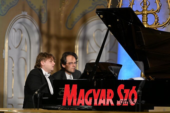 Balázs-Piri Soma és Bogányi Gergely négykezese (Fotó: Molnár Edvárd felvétele) Balázs-Piri Soma és Bogányi Gergely négykezese (Fotó: Molnár Edvárd felvétele)