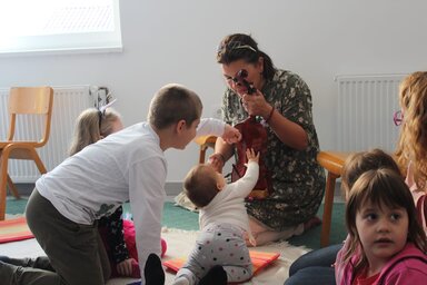 A Ringató program vajdasági foglalkozásait a Magyar Nemzeti Tanács támogatja (Fotó: Petőfi Sándor MMK)