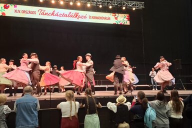 A Kiscimbora táncegyüttes a XLIV. Országos Táncháztalálkozón (Fotó: Cseszák Balázs)