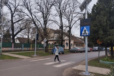 Intelligens gyalogátkelőhely Óbecsén, a Samu Mihály Általános Iskolánál (Fotó: Kancsár Izabella)