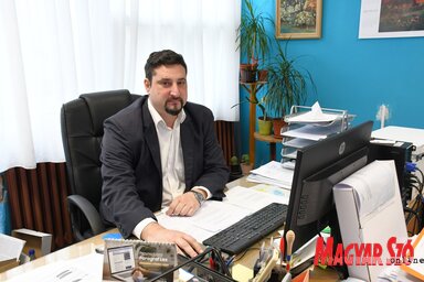 Pozsár Csaba, a kúlai Petőfi Brigád Általános Iskola igazgatója (Fotó: Paraczky László)