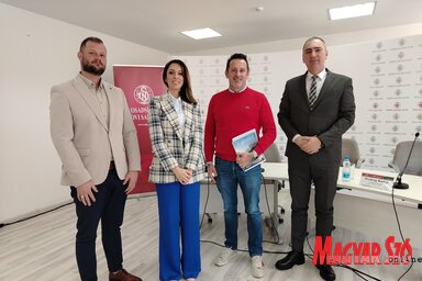 A kiállítás jelentőségére Branislav Lj. Jovanović, Jelena Bunčić, Predrag Rađen és Milan Jarić (Fotó: Tóth D. Lívia)