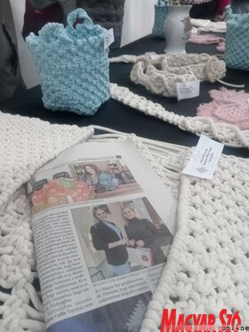 Kiállítás Topolyán a Szakkör munkáiból – makramé és quilling