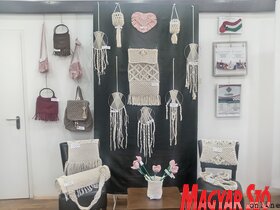 Kiállítás Topolyán a Szakkör munkáiból – makramé és quilling