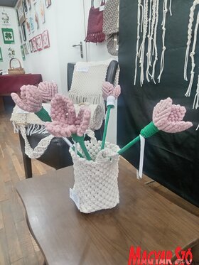 Kiállítás Topolyán a Szakkör munkáiból – makramé és quilling