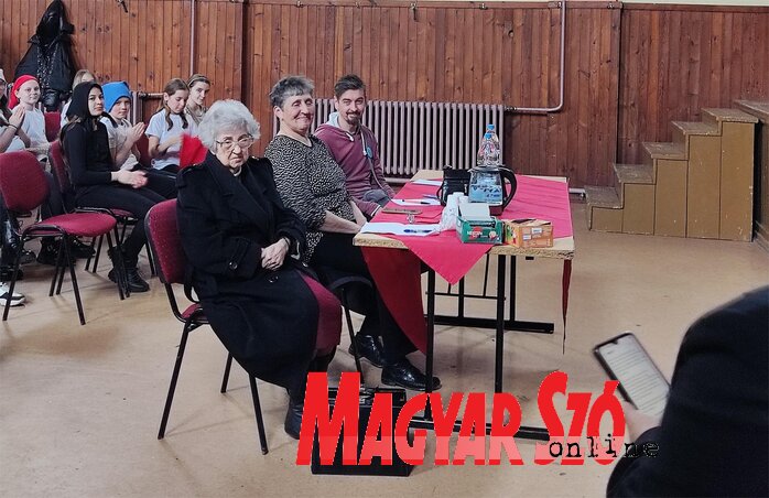 A bírálóbizottság tagjai: Jódal Rózsa, Mácsai Mónika és Greguss Zalán A bírálóbizottság tagjai: Jódal Rózsa, Mácsai Mónika és Greguss Zalán
