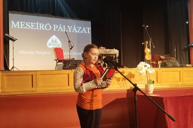 A díjazott gyerekek felolvasták saját meséiket, valamint megtekintették a díjazott animációs alkotásokat is (Kolovity Edina felvétele)