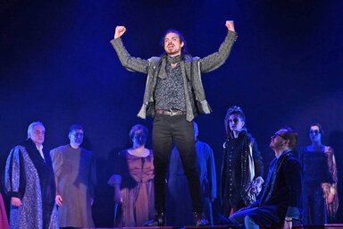 Nagyot robbant a színpadon a házigazda Jáccunk Trupp Rómeó és Júlia musicalje: a szakma és a nézők is elismeréssel jutalmazták Zelenka Máté alakítását, aki Mercutio szerepébe bújt