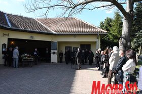 Domonkos István hamvainak elhelyezése Bácsfeketehegyen