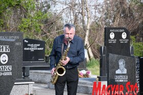 Domonkos István hamvainak elhelyezése Bácsfeketehegyen