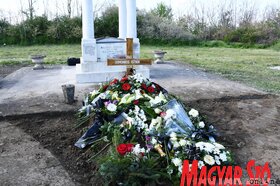 Domonkos István hamvainak elhelyezése Bácsfeketehegyen