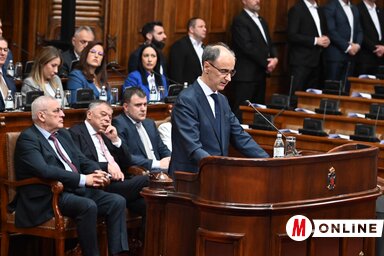 Đuro Macut kormányalakító ismerteti programját (Ótos András felvétele)