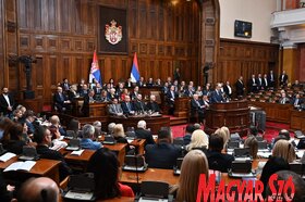Đuro Macut kormányalakító ismerteti programját (Ótos András felvétele)