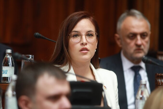 A 33 éves Sara Pavkov, a környezetvédelmi tárca vezetője a kormány legfiatalabb tagja (Fotó: Beta)