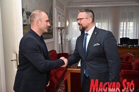 Juhász Bálint fogadta Antalovics Pétert, a Forum Könyvkiadó Intézet igazgatóját