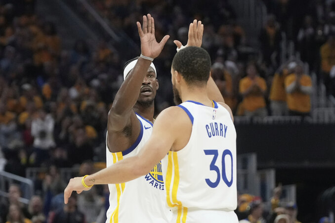 Jimmy Butler 38 pontot dobott,
Stephen Curry pedig 37-et (Fotó: Beta/AP) Jimmy Butler 38 pontot dobott,
Stephen Curry pedig 37-et (Fotó: Beta/AP)