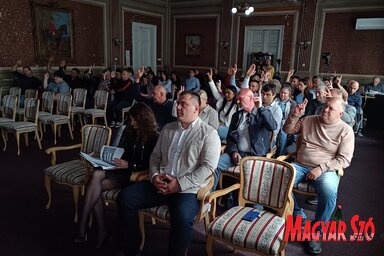 A képviselők elfogadták Óbecse község idei költségvetésének első átütemezéséről szóló határozatát (Fotó: Kancsár Izabella)