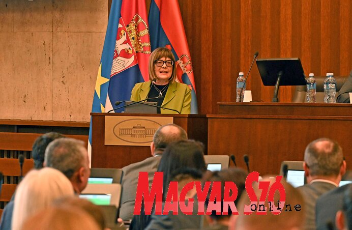 Maja Gojković becsmérlően beszélt a Strasbourgba biciklizett egyetemistákról (is), a tüntetéseket terrorizmusnak, a 16 perces kegyeletadásokat pedig szektásokra jellemző bohóckodásnak minősítette (Ótos András felvétele) Maja Gojković becsmérlően beszélt a Strasbourgba biciklizett egyetemistákról (is), a tüntetéseket terrorizmusnak, a 16 perces kegyeletadásokat pedig szektásokra jellemző bohóckodásnak minősítette (Ótos András felvétele)