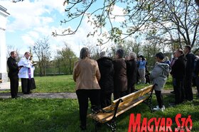 Keresztúti ájtatosság a szenttamási kálvárián