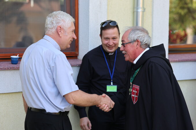 Msgr. Fazekas Ferenccel, a szabadkai Egyházmegye püspökével Doroszlón (Némedi Imre archívuma) Msgr. Fazekas Ferenccel, a szabadkai Egyházmegye püspökével Doroszlón (Némedi Imre archívuma)