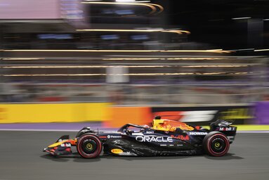 Verstappen villámgyors köre a dzsiddai éjszakában: a pole pozíció sem maradt el (Fotó: Beta/AP)