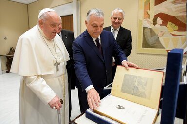 Ferenc pápa audiencián fogadta Orbán Viktor miniszterelnököt a Vatikánban 2024. december 4-én (Fotó: MTI/Vatican Media)
