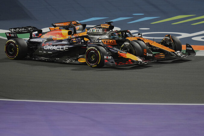Piastri és Verstappen a kérdéses szituációban (Fotó: Beta/AP) Piastri és Verstappen a kérdéses szituációban (Fotó: Beta/AP)