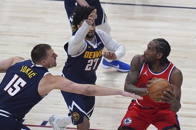 Kawhi Leonard (jobbról) játéka jelentette a különbséget (Fotó: Beta/AP)