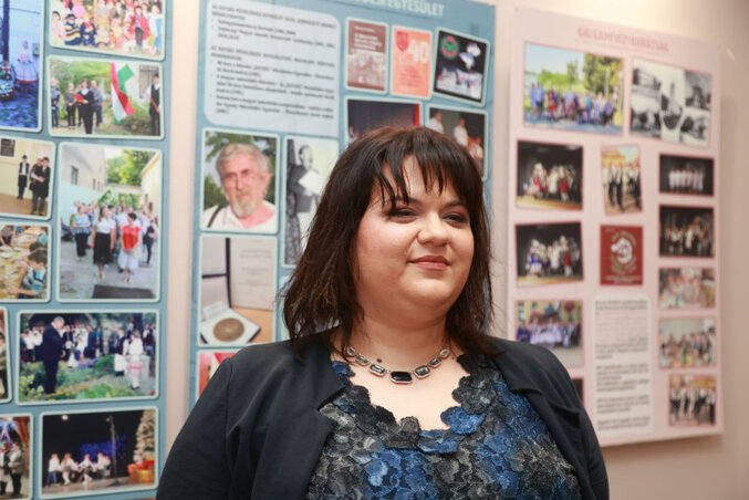 Ramona Tot, predsednica Kulturno-umetničkog društva „Egység” u Kikindi (fotografija Hajnalke Vidač) Ramona Tot, predsednica Kulturno-umetničkog društva „Egység” u Kikindi (fotografija Hajnalke Vidač)