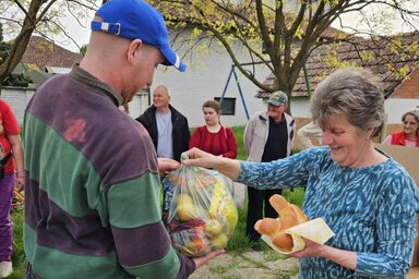Ötvenkét csomagot osztottak szét az óbecsei Szent Rókus Caritas-házban (Fotó: Innova Alkotók és Újítók Társasága)