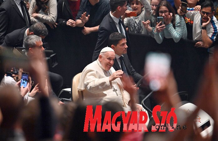 Ferenc pápa a 2023-as magyarországi apostoli útján (Ótos András felvétele) Ferenc pápa a 2023-as magyarországi apostoli útján (Ótos András felvétele)