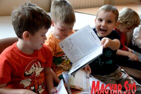 Az újvidéki Petőfi Sándor MMK-ba látogatott a Mézeskalács csapata