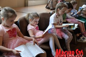 Az újvidéki Petőfi Sándor MMK-ba látogatott a Mézeskalács csapata