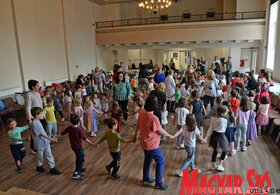 Az újvidéki Petőfi Sándor MMK-ba látogatott a Mézeskalács csapata
