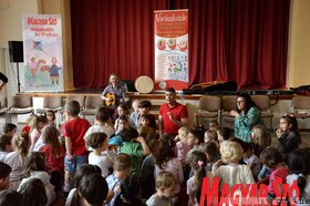 Az újvidéki Petőfi Sándor MMK-ba látogatott a Mézeskalács csapata