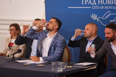 Finom a csapvíz. Nincsenek benne se férgek, se fekáliás eredetű bakté- riumok (Fotó: novisad.rs)