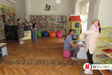 A felújított gyermekkönyvtár népszerű a kisiskolások és a kisgyermekes szülők körében (Csincsik Zsolt felvétele) A felújított gyermekkönyvtár népszerű a kisiskolások és a kisgyermekes szülők körében (Csincsik Zsolt felvétele)