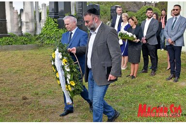 A Szabadkai Zsidó Hitközség tagjai koszorúztak (Gergely Árpád felvétele)