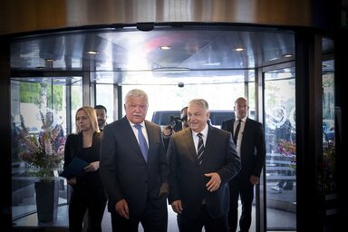 Orbán Viktor (jobbról) Csányi Sándorral (Fotó: MTI)