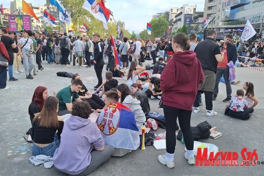középiskolások tüntetése újvidéken